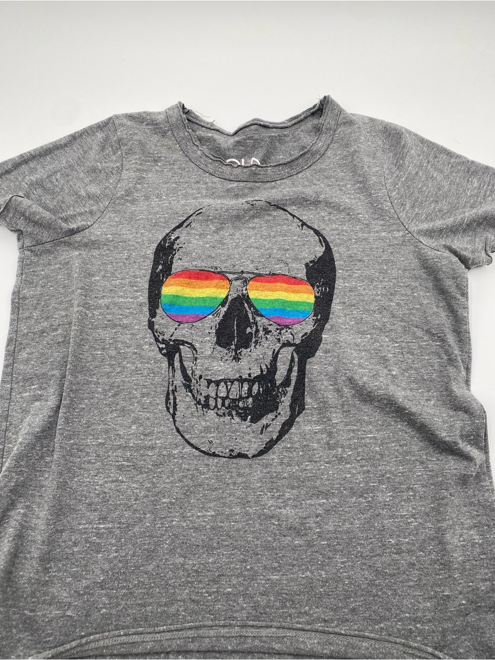 Chaser Short Sleeve Tee with Rainbow Sunglass Skull Graphic Size S